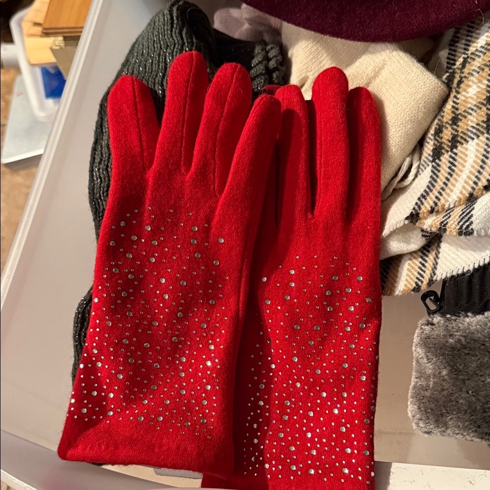 Elegant Red Rhinestone Gloves